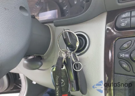 2004 Mercedes-Benz C 240 4Matic z USA, uszkodzony, nr VIN WDBRF81J24F470625